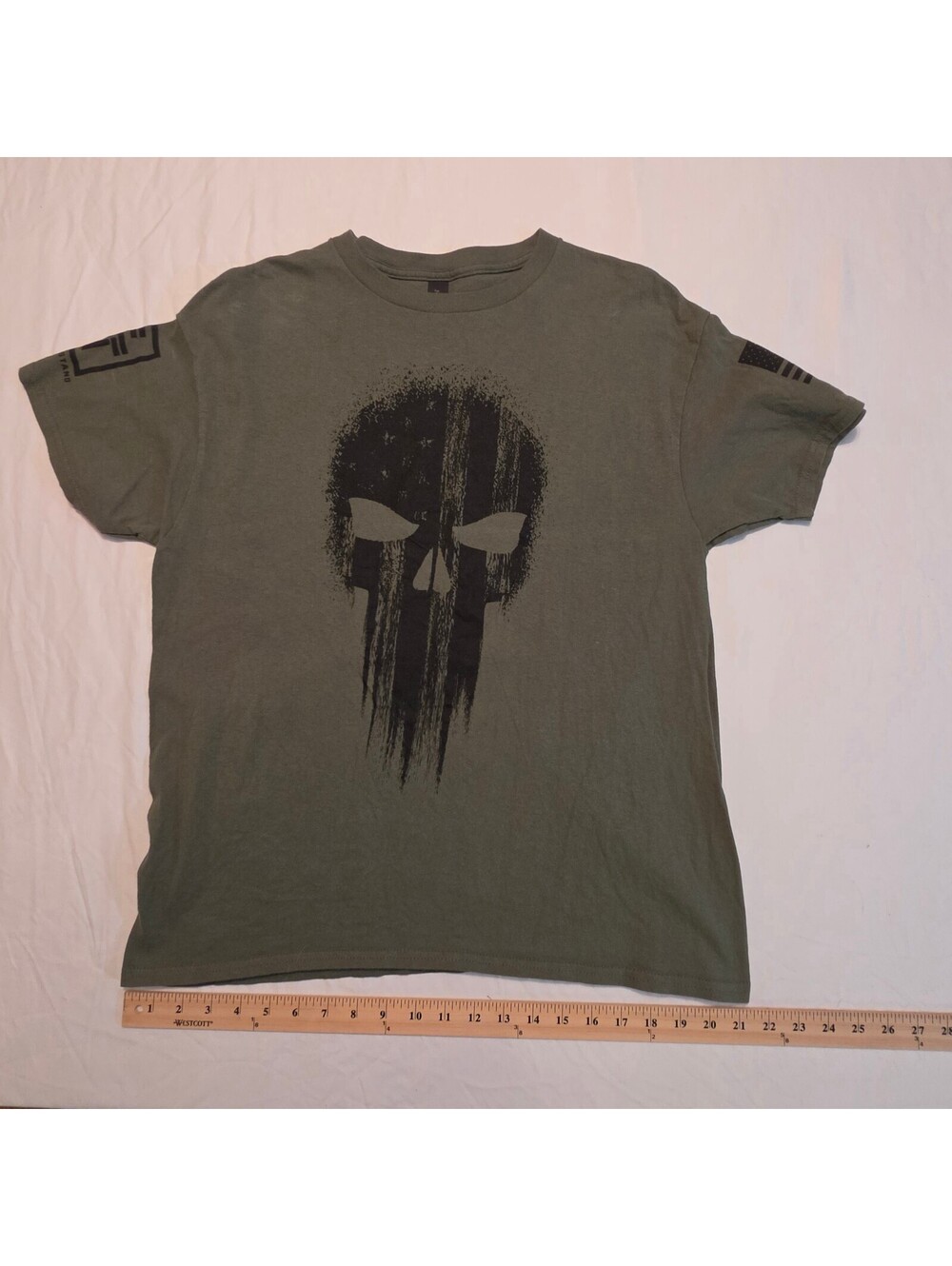 Gildan Men's Large Military Green American Flag Skull Graphic T-Shirt Patriotic